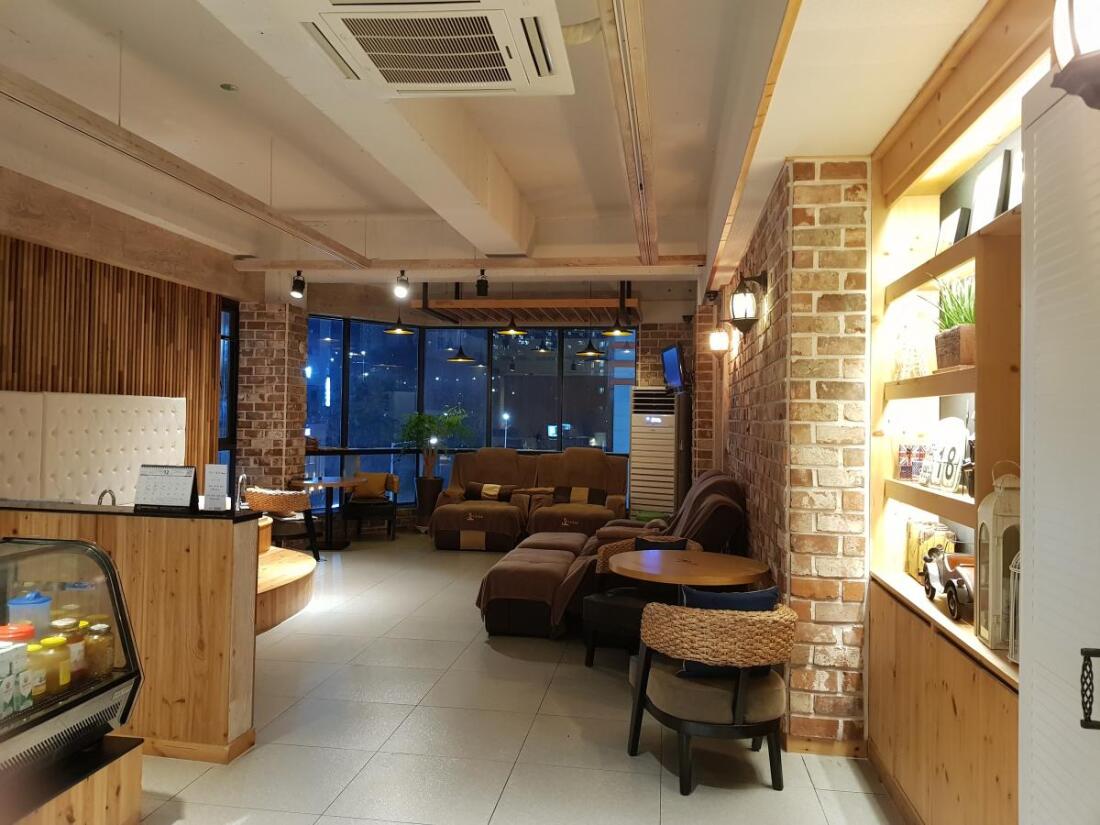 남.여관리사 구합니다.